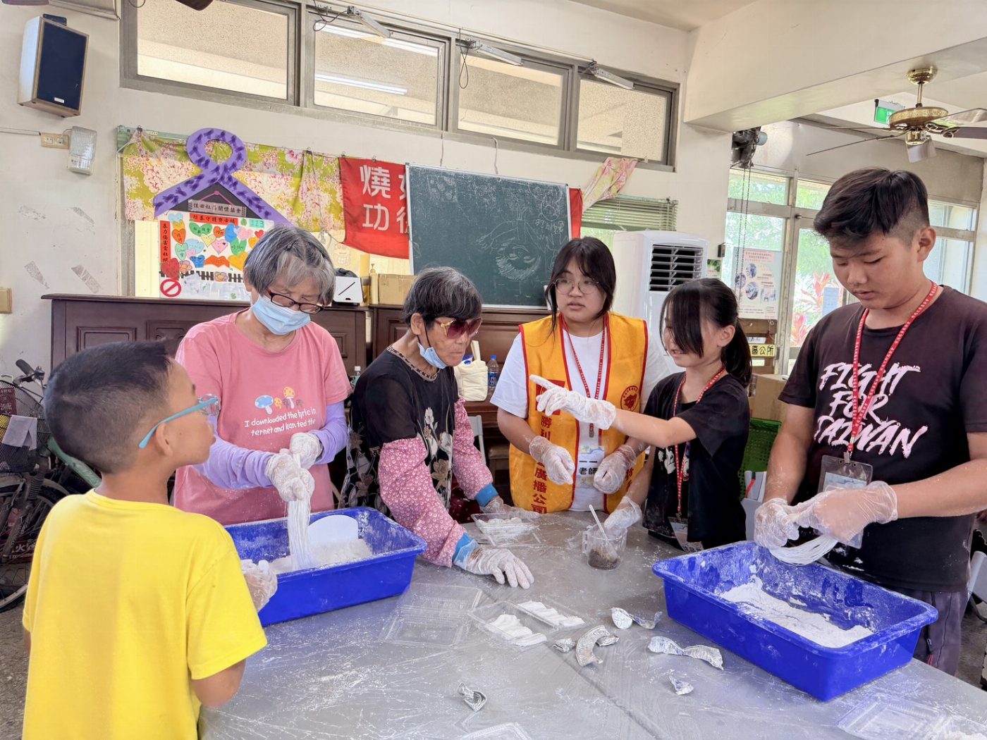 傳統布袋戲遇上播客 全臺首創「性別暴力防治」兒童廣播營培育防暴小尖兵 俊逸攜手佳田社區關懷協會 打造全臺唯一性別暴力防治兒童廣播營