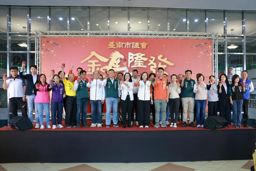 南市議會舉辦「金馬隆發」聯誼餐會　府會齊聚賀新春