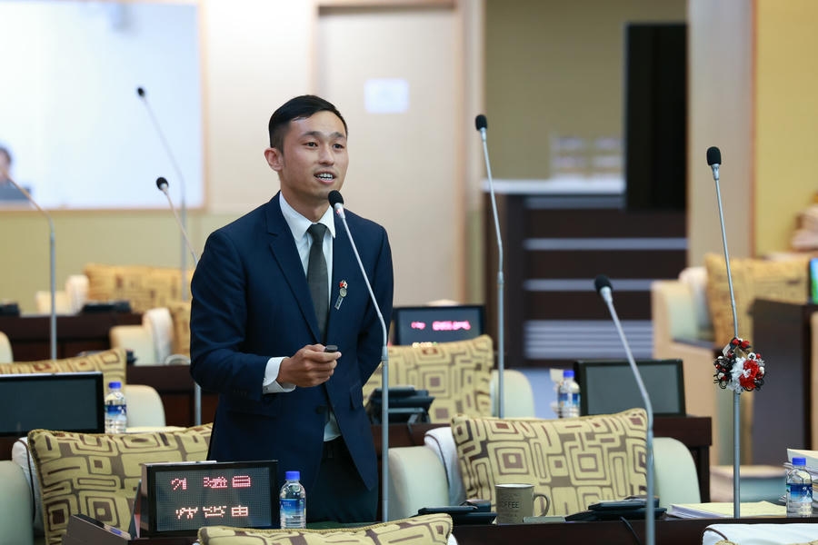 沈震東議員要求市府在城市快速發展下,提前做好交通、文化與公共服務整備,避免市政建設淪為頭痛醫頭、腳痛醫腳