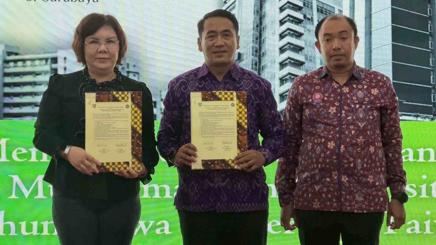 中華醫事科大與印尼穆罕默德大學簽署合作備忘錄跨國專業人才培育及學術交流   校長李碧娥及楊堉麟、謝政蓉、黃昭祥等4位教授獲穆罕默德大學合聘教授