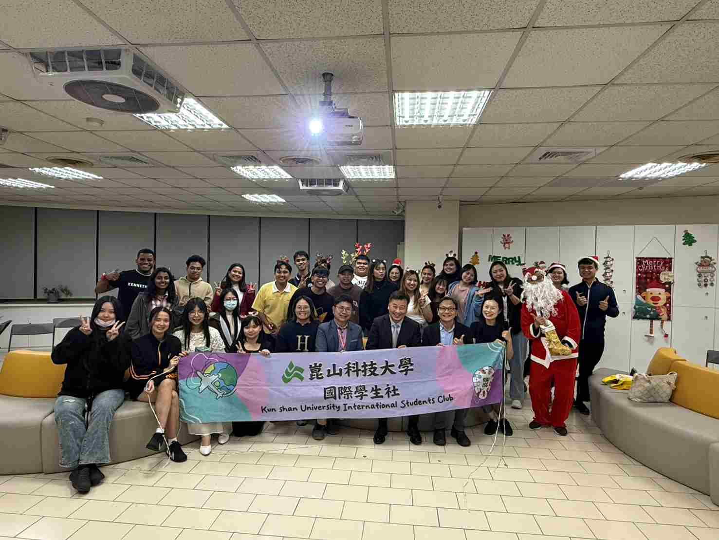  崑山科大聖誕派對點亮歲末時光 國際文化交流串聯永續與情誼