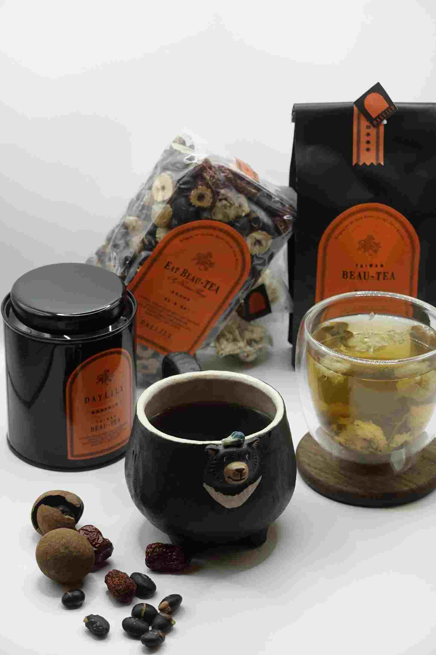 米其林推薦餐廳「毛蔬 亞洲蔬食」攜手台日漢方茶品牌 DAYLILY  推出冬季限定新作，演繹當代蔬食的冬補哲學  以蔬食料理呈現亞洲創意飲食文化溫潤底蘊  南臺灣最強蔬食跨界合作日本漢方茶品牌