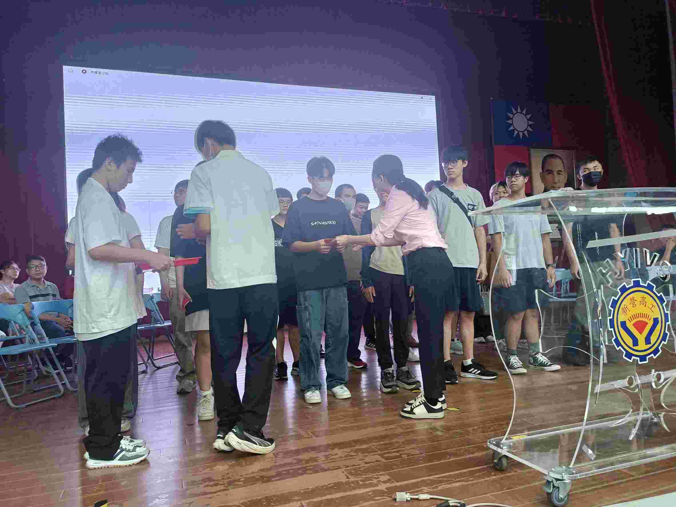 「選擇新營高工 未來一定成功---升學績效大放異彩」