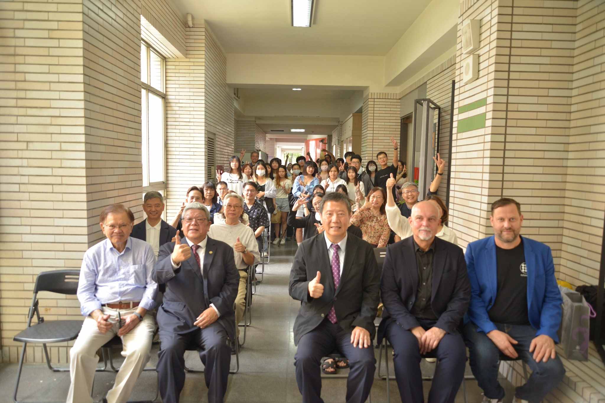 南應大視傳系包浩斯工作坊暨未來實驗室揭牌