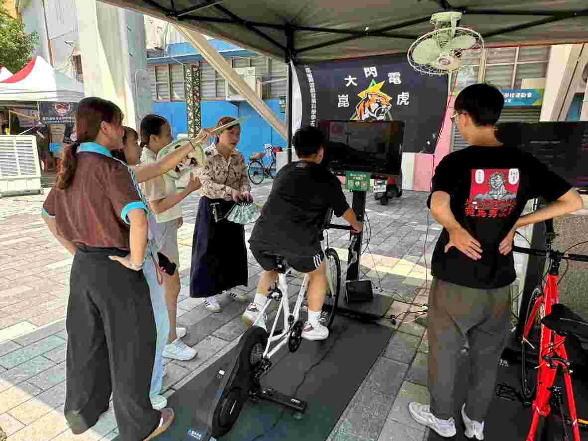崑山科大師生架設「虛擬自行車」運動嘉年華亮相 融合科技推廣臺南風光
