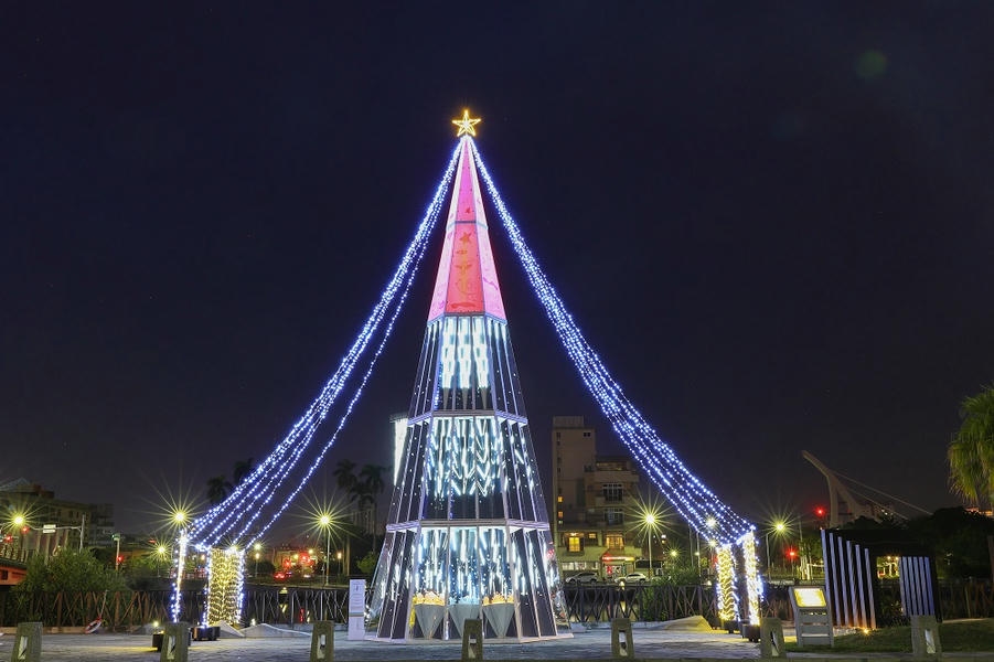 2025臺南聖誕燈節溫暖點亮光與雲交織的冬日奇幻旅程正式登場