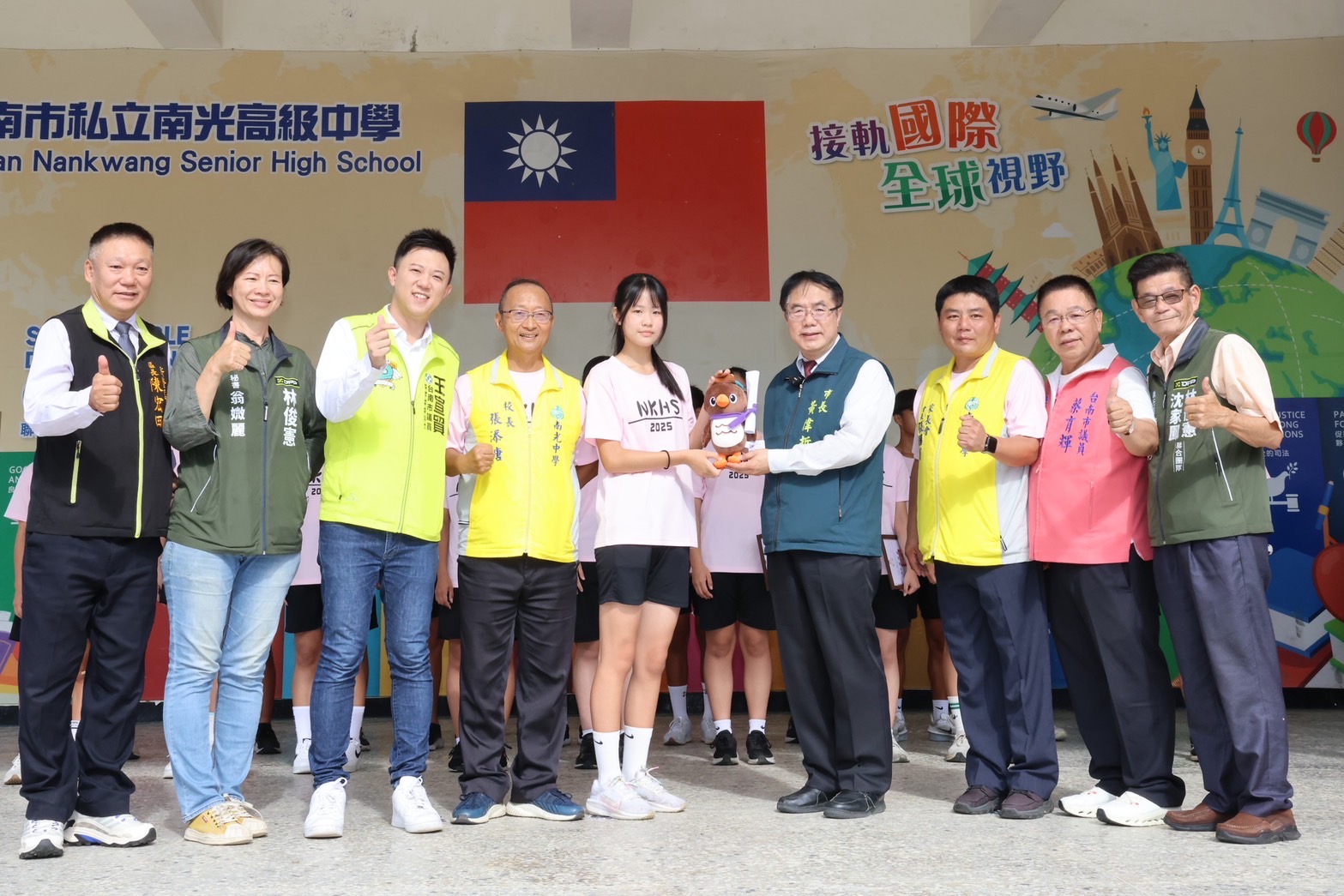 肯定南光中學全國大隊接力奪冠 黃偉哲：榮耀是日復一日的訓練累積