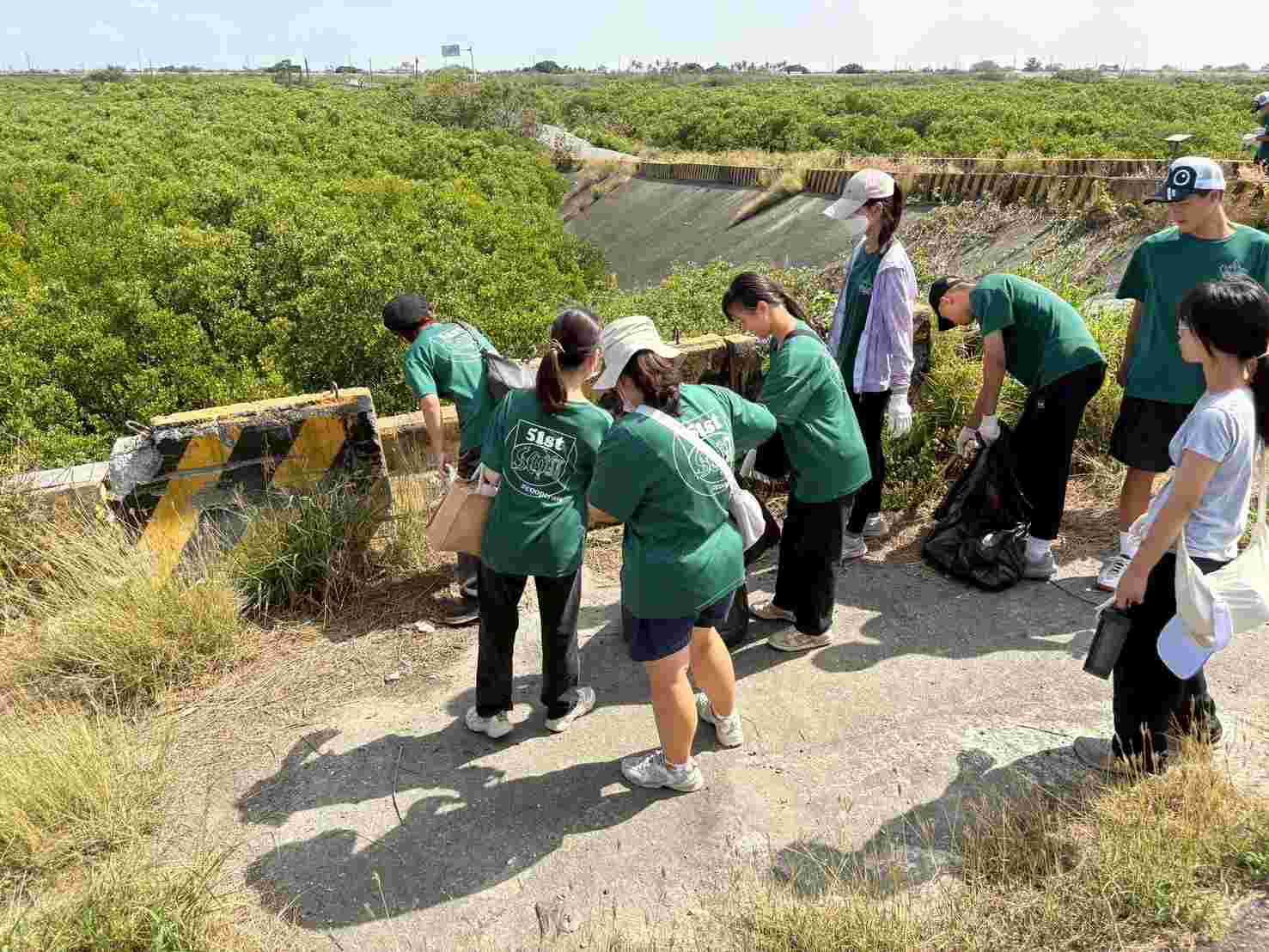 北門高中童軍團響應0422世界地球日舉辦學甲濕地淨灘環境教育活動