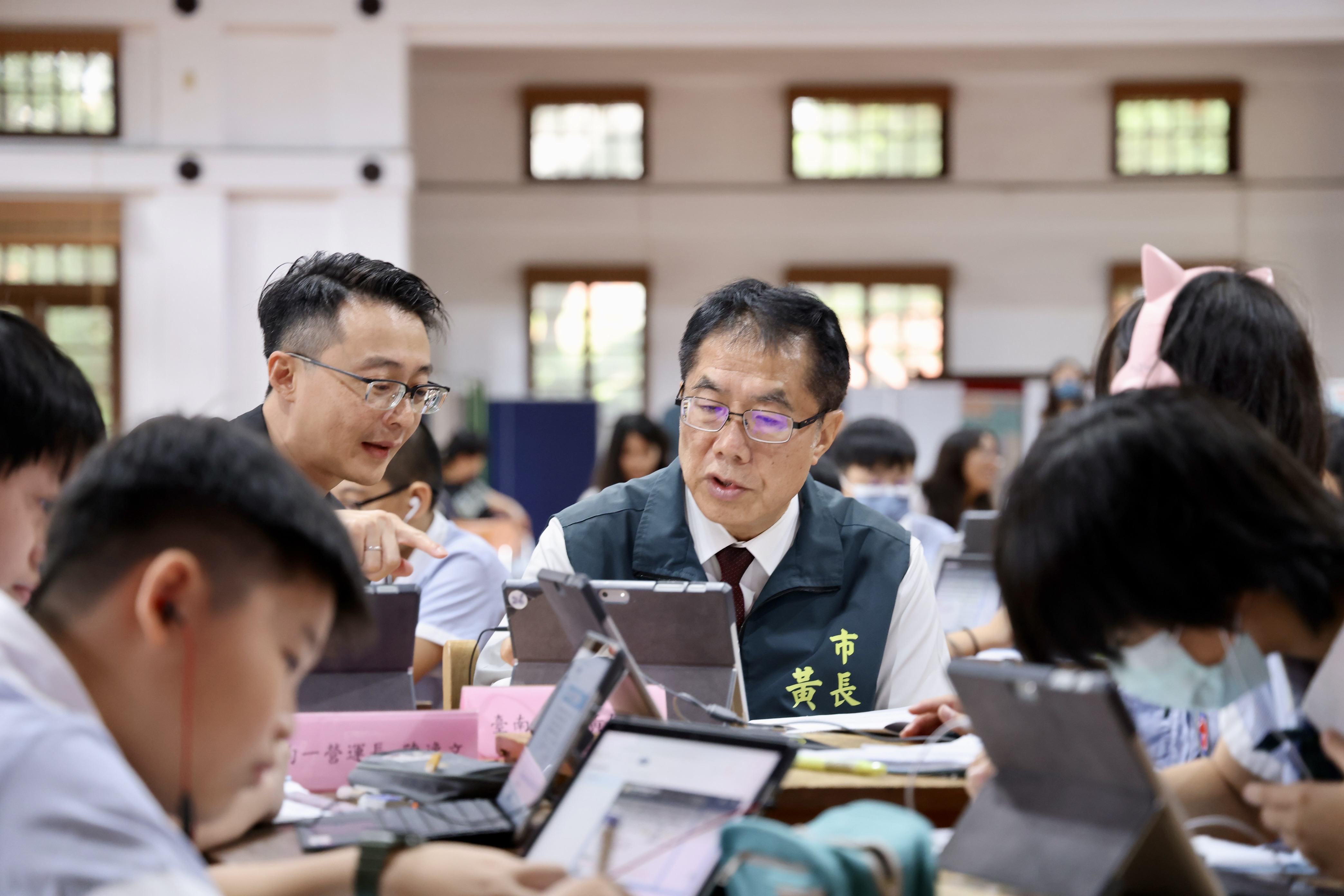 台南攜手均一平台推動AI教科書 黃偉哲:讓每個孩子找到最適合的學習節奏