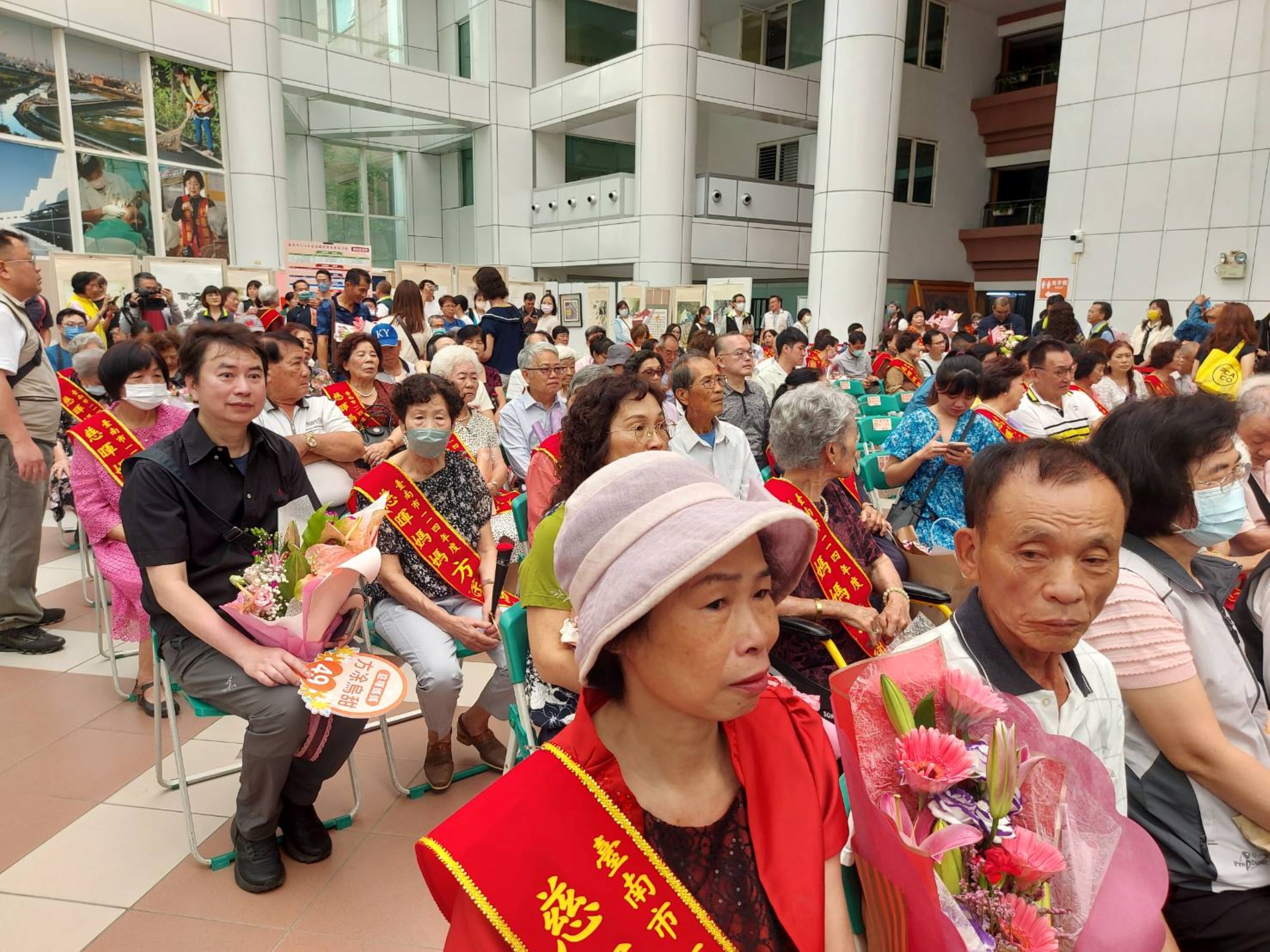 光耀母愛傳承：臺南表揚56位母親，肯定跨越世代的無私奉獻