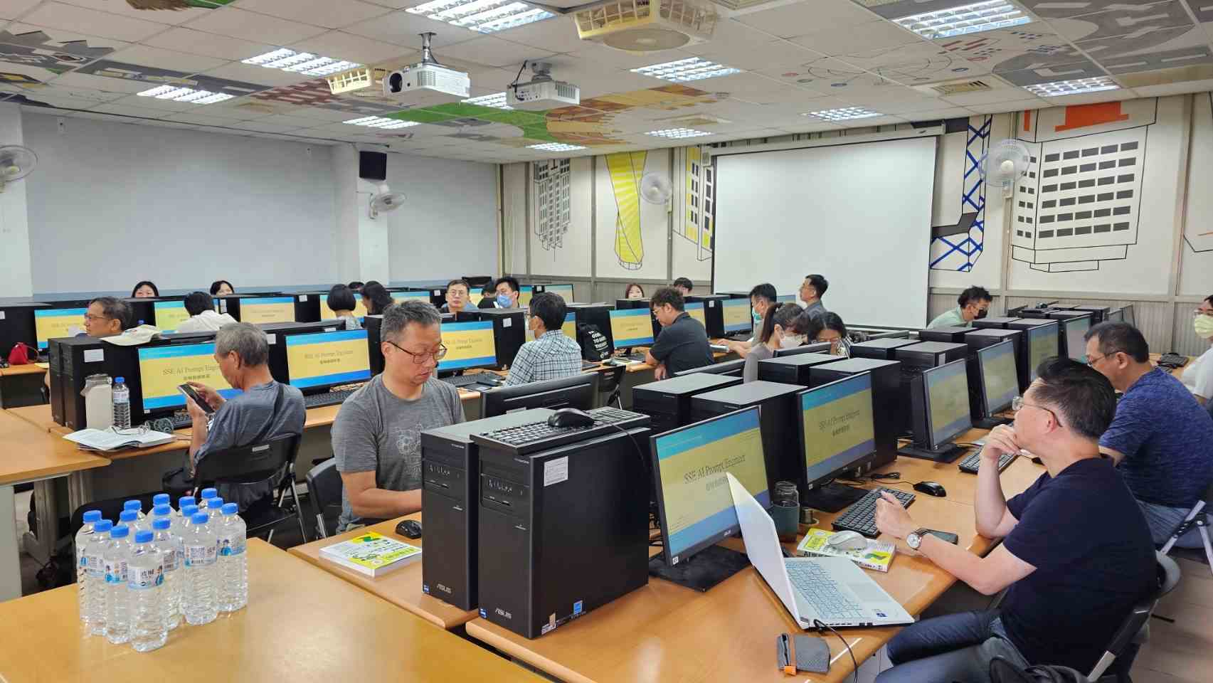 崑山科大資傳系舉辦AI研習營 35位教師獲國際證照