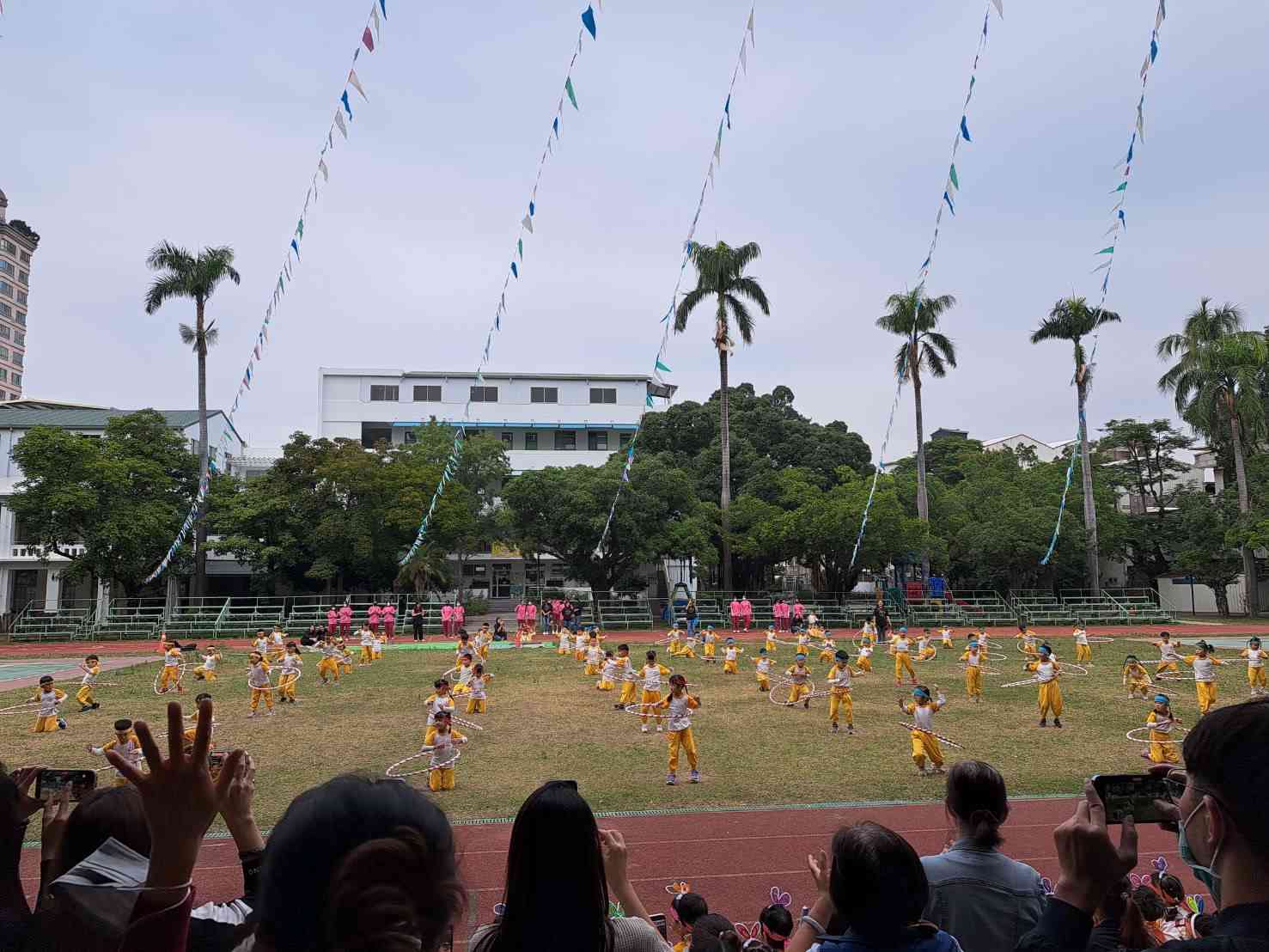 光華幼兒園創舉~百位親子同起跑8分鐘馬拉松