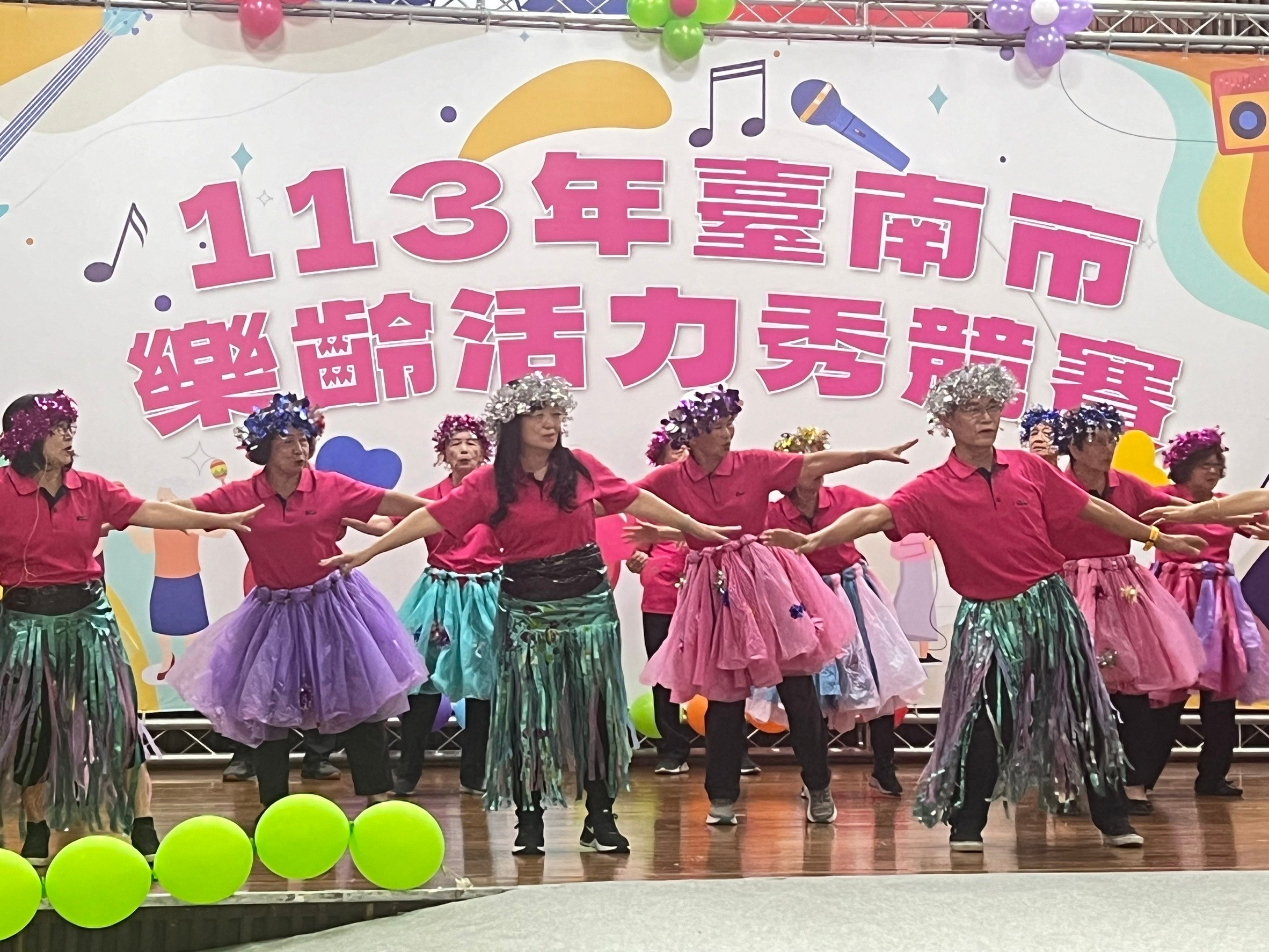 台南應用科技大學．樂齡大學  健康、快樂、自主、創新、終身學習  樂齡大學學員首次參加113年台南市樂齡活力秀比賽，榮獲活力獎