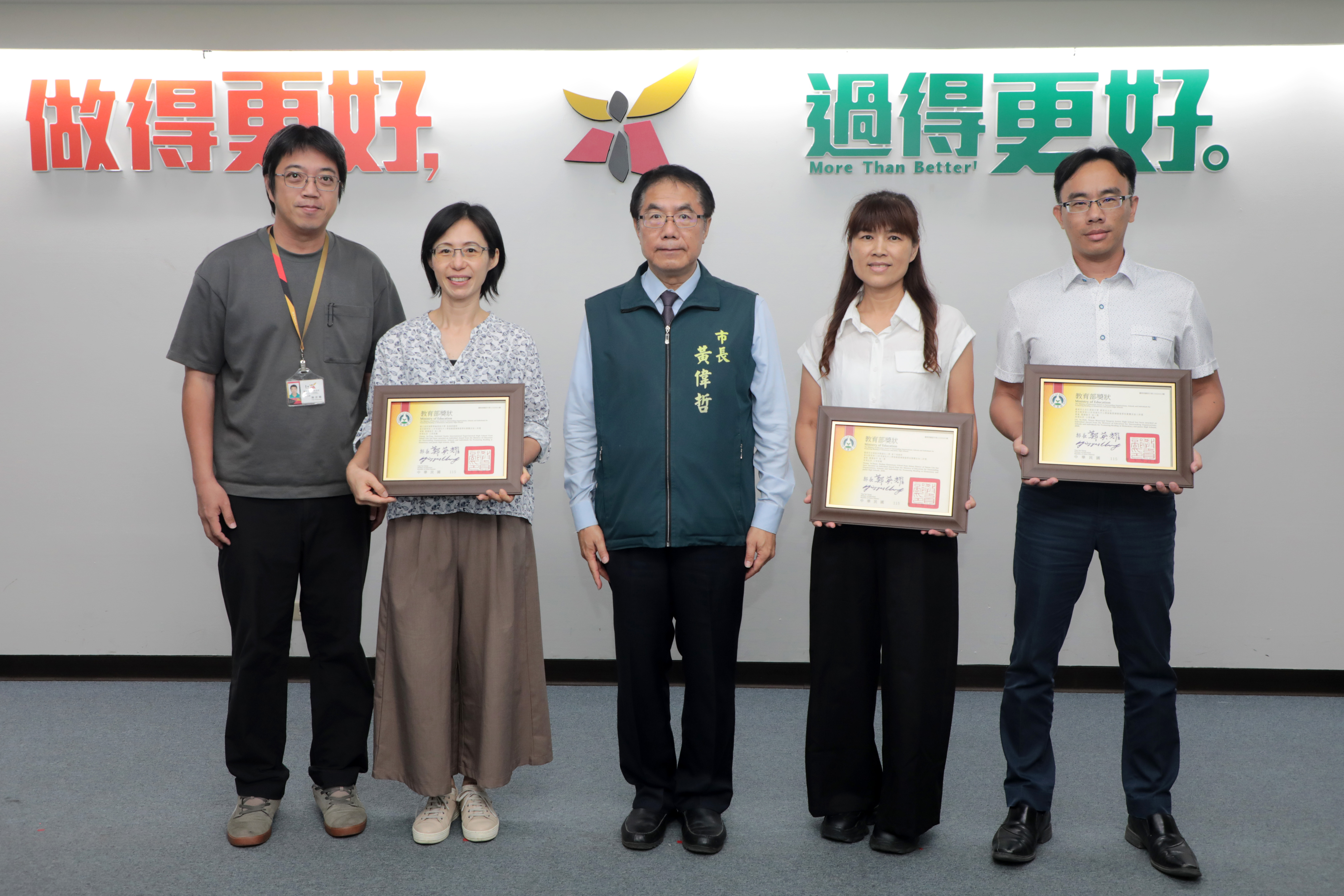 臺南4校獲閱讀磐石獎 獲獎數全國第一 3師獲閱讀推手肯定 市長黃偉哲市政會議表揚
