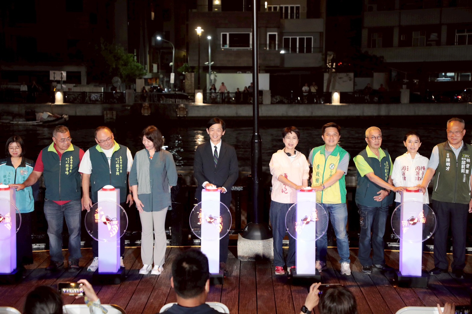 台南運河百年再現榮光　水岸燈光秀點亮府城夜色