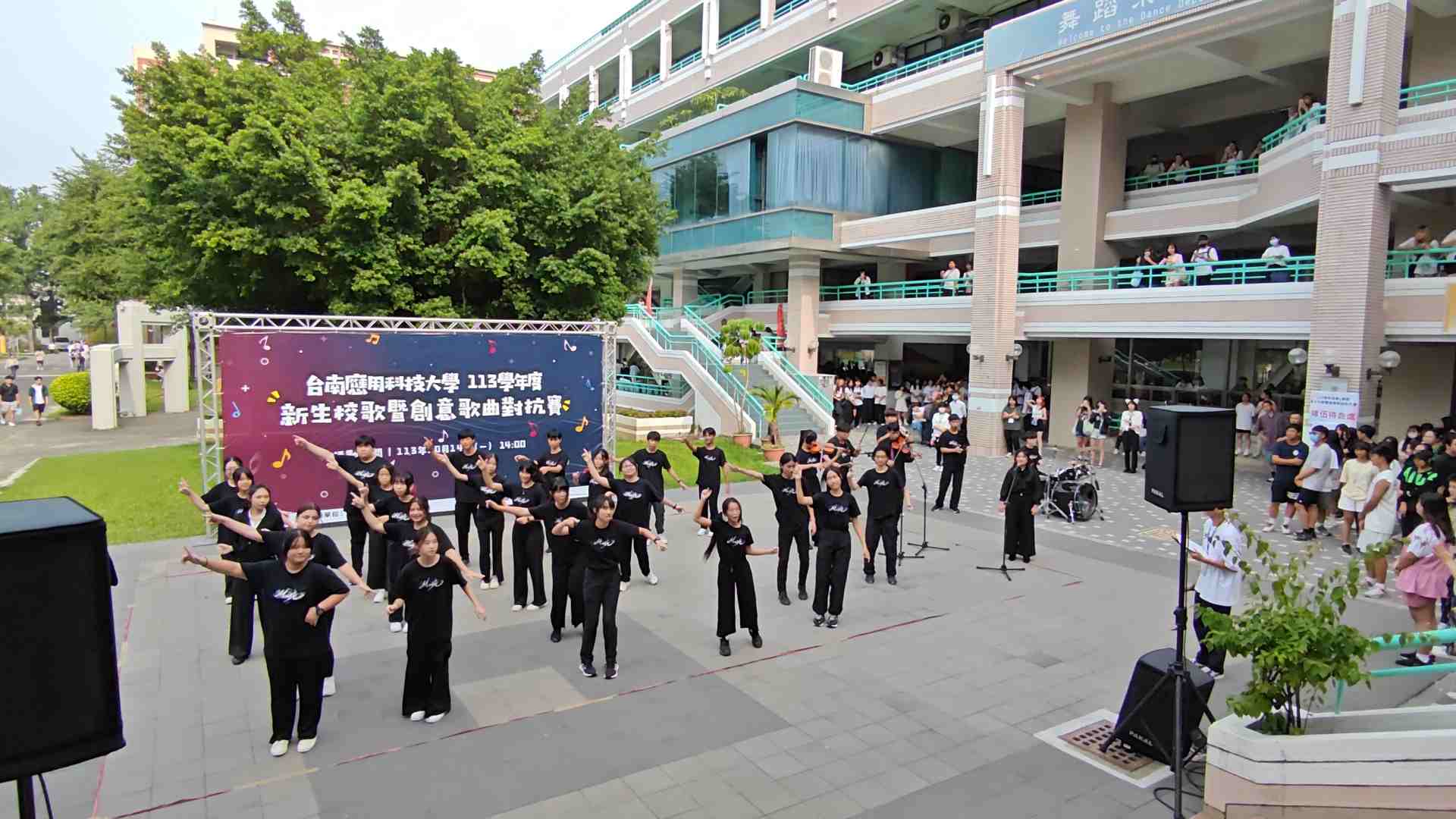 南應大校歌暨創意歌曲比賽爆冷門！  舞蹈系冠軍搖搖欲墜，美容系與音樂系大爆發橫掃全場