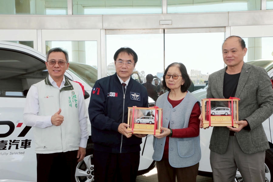 大壹汽車蔡阿珠捐贈2輛復康巴士 守護市民健康與平安