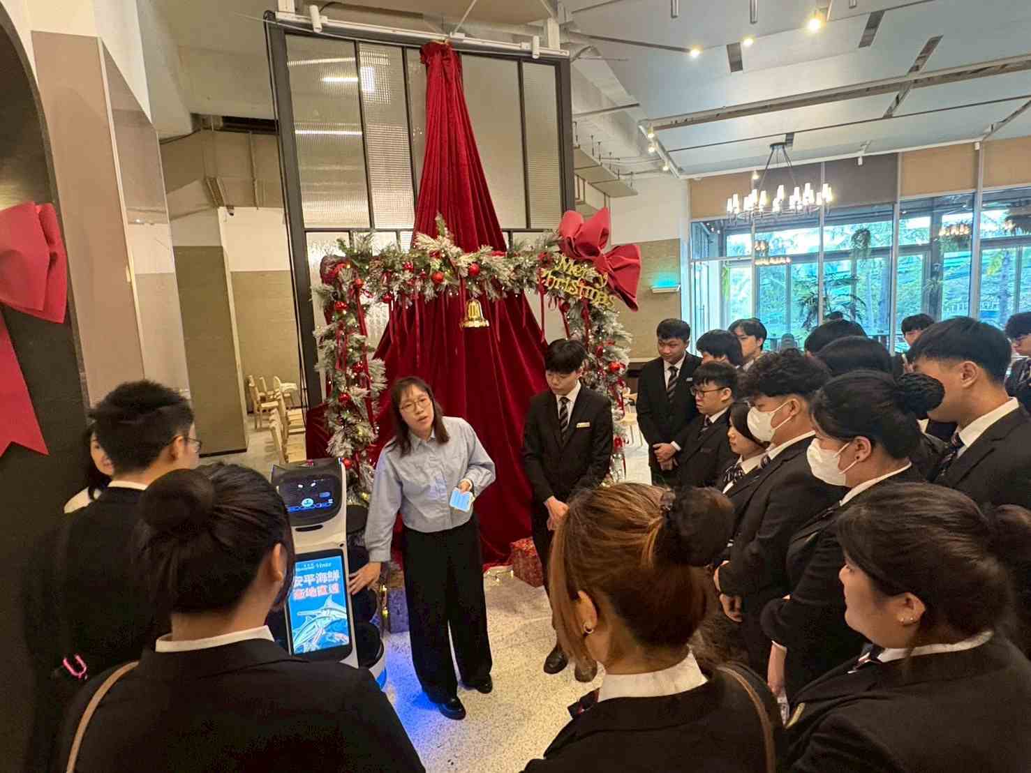 崑山科大推動「智慧雨林」計畫 融合AI培育新世代智慧餐飲人才