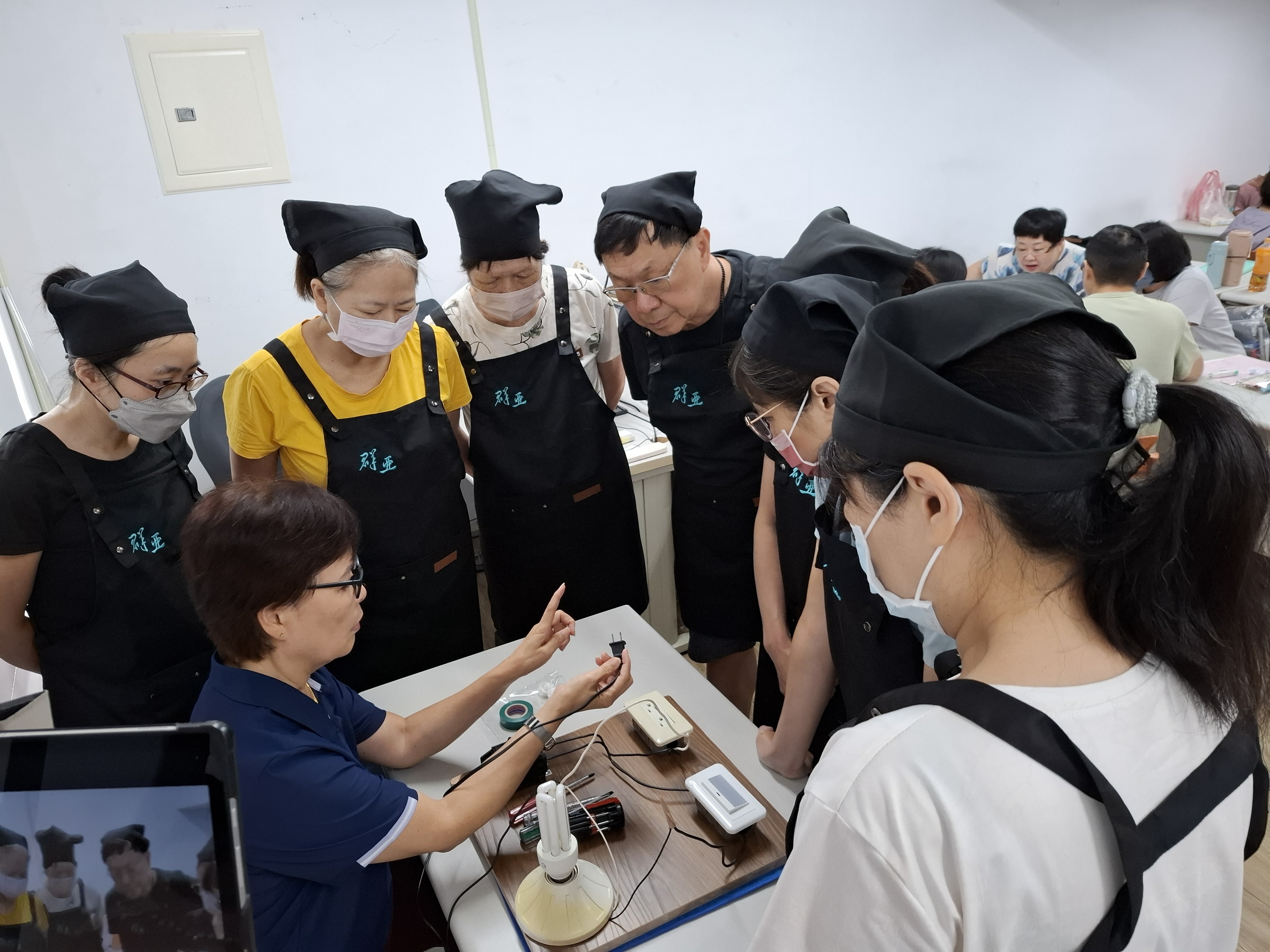 圖說：專業家事管家與居家修繕班上課照片