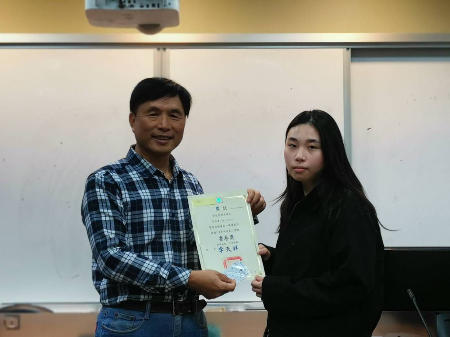 產學與學業並進展實力 崑山科大資管系表揚產攜優秀僑生